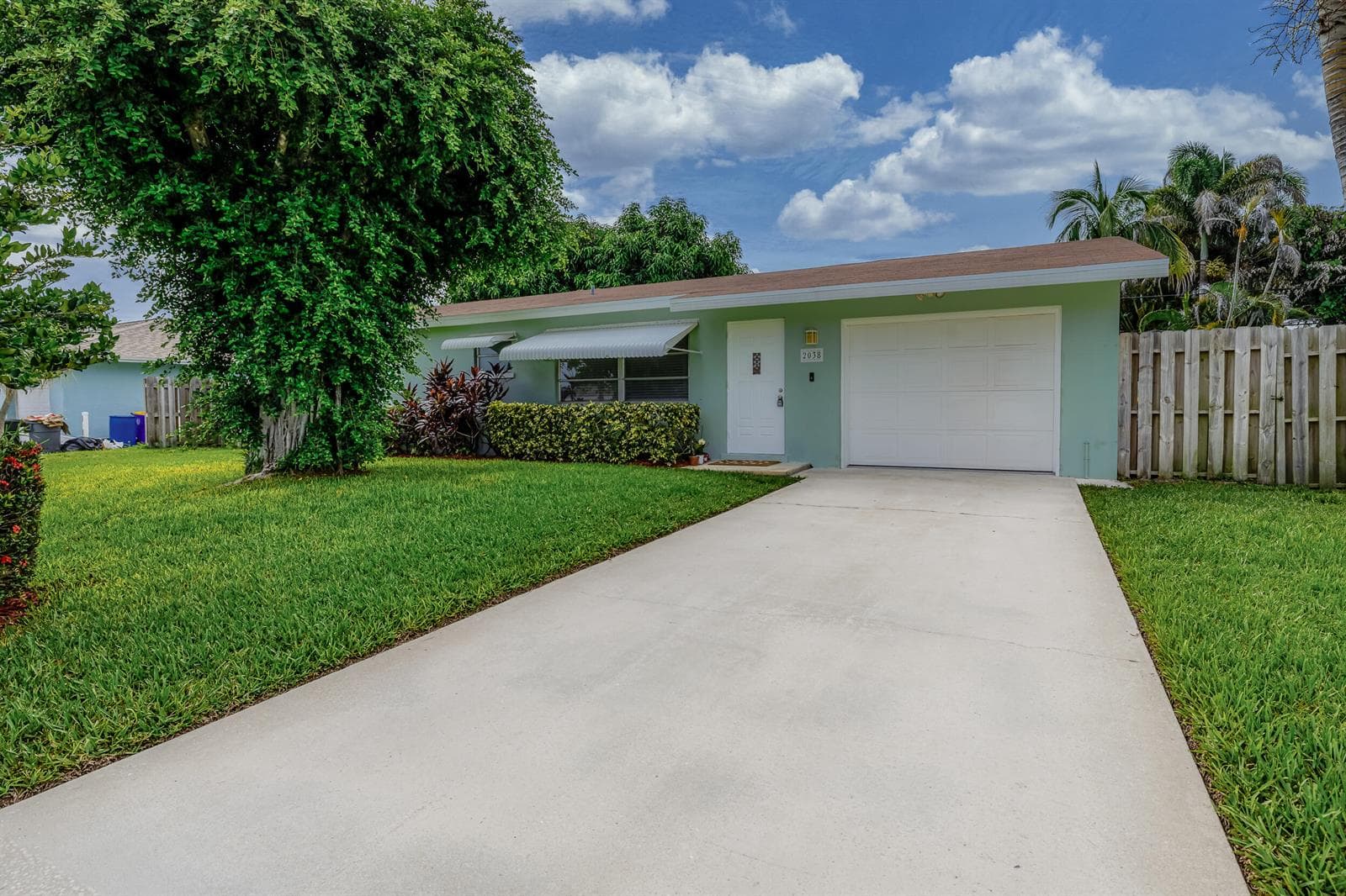 Single-family home at 2038 SE Monroe Street, Stuart, FL