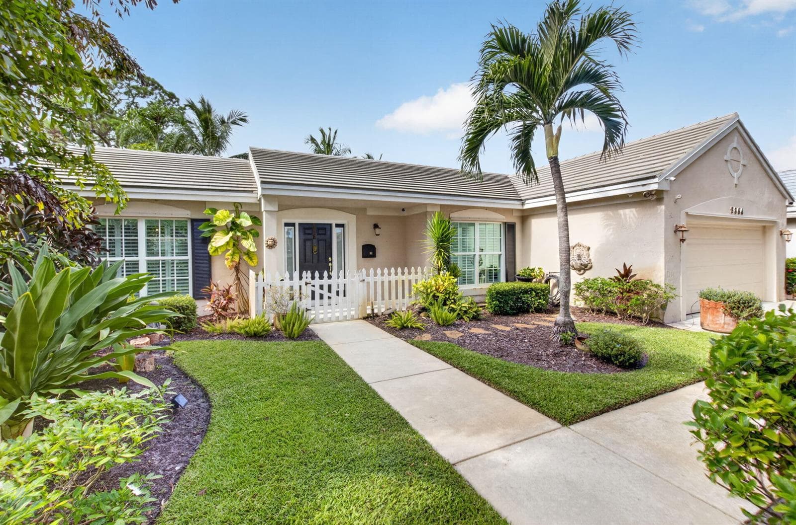 Single-family home at 3864 Satin Leaf Court, Delray Beach, FL