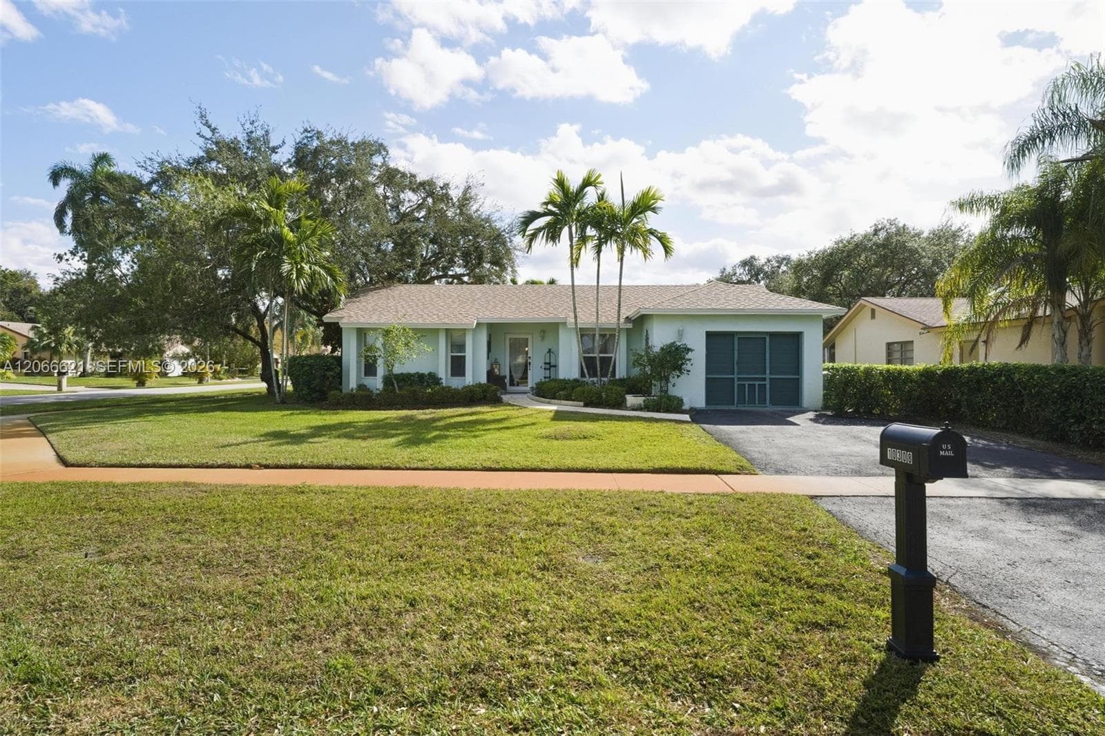 Single-family home at 10308 Greenbriar Ct, Boca Raton, FL