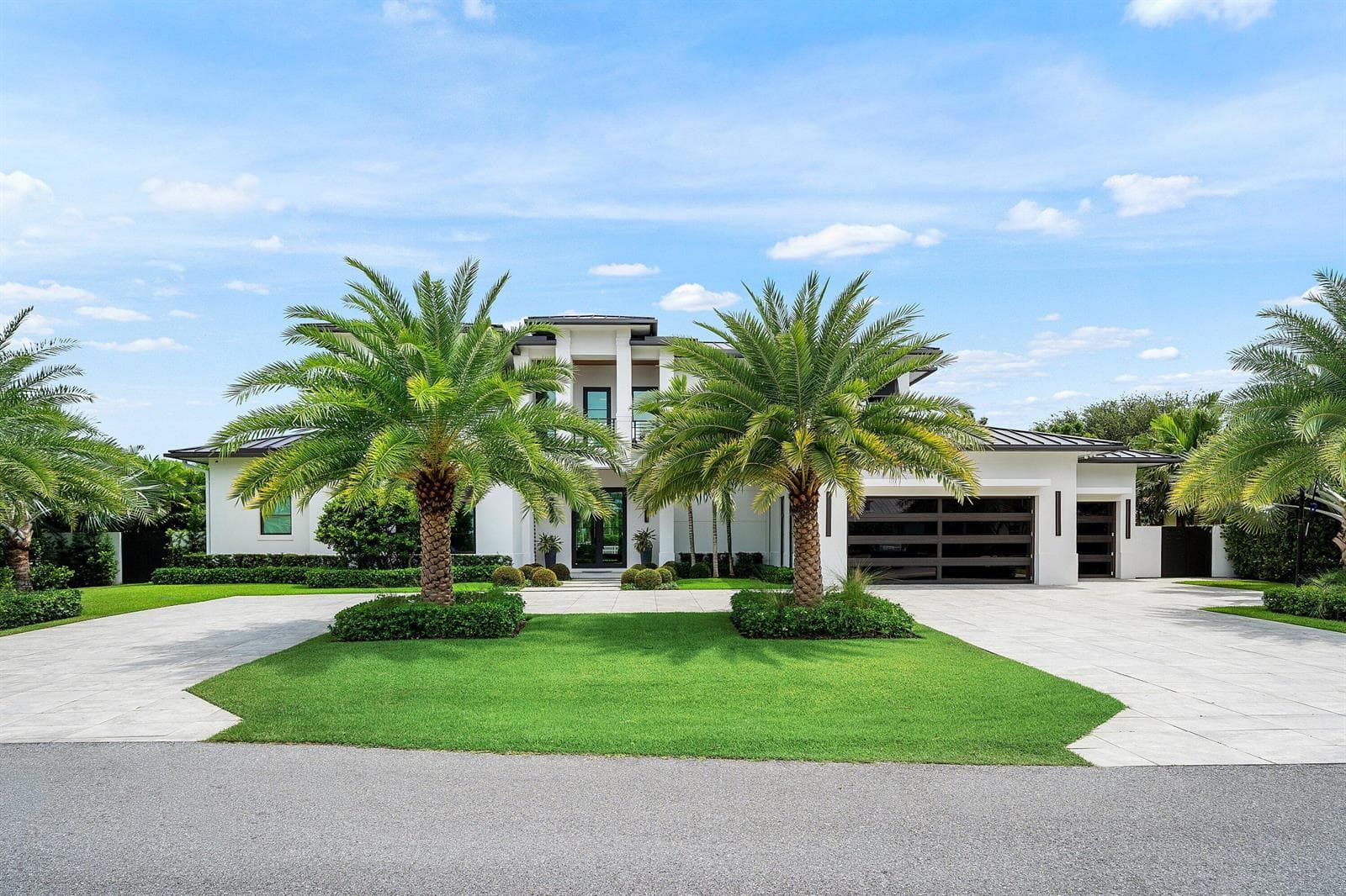 Single-family home at 830 Lake Shore Drive, Delray Beach, FL
