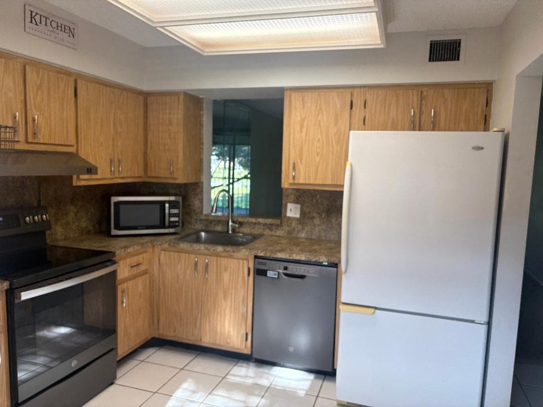 Condo at 7300 Lake Cir Drive, Margate, FL