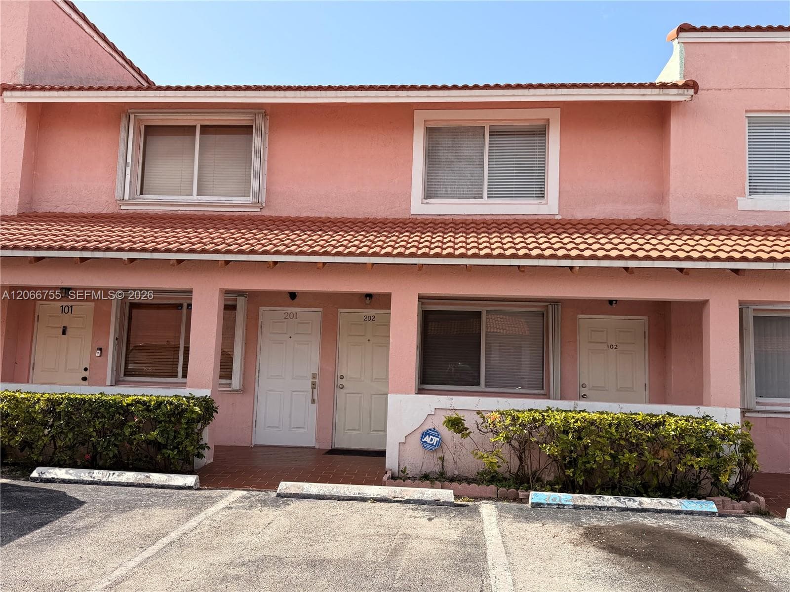 Condo at 8019 Lake Dr, Doral, FL