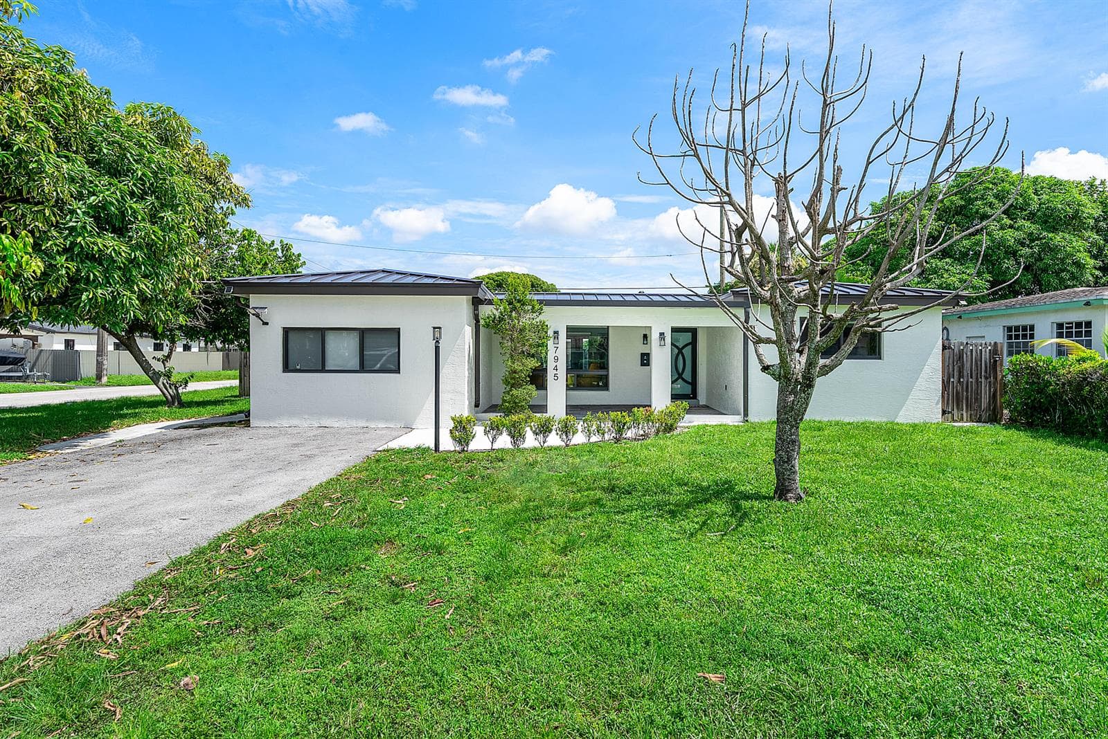 Single-family home at 7945 Kismet Street, Miramar, FL