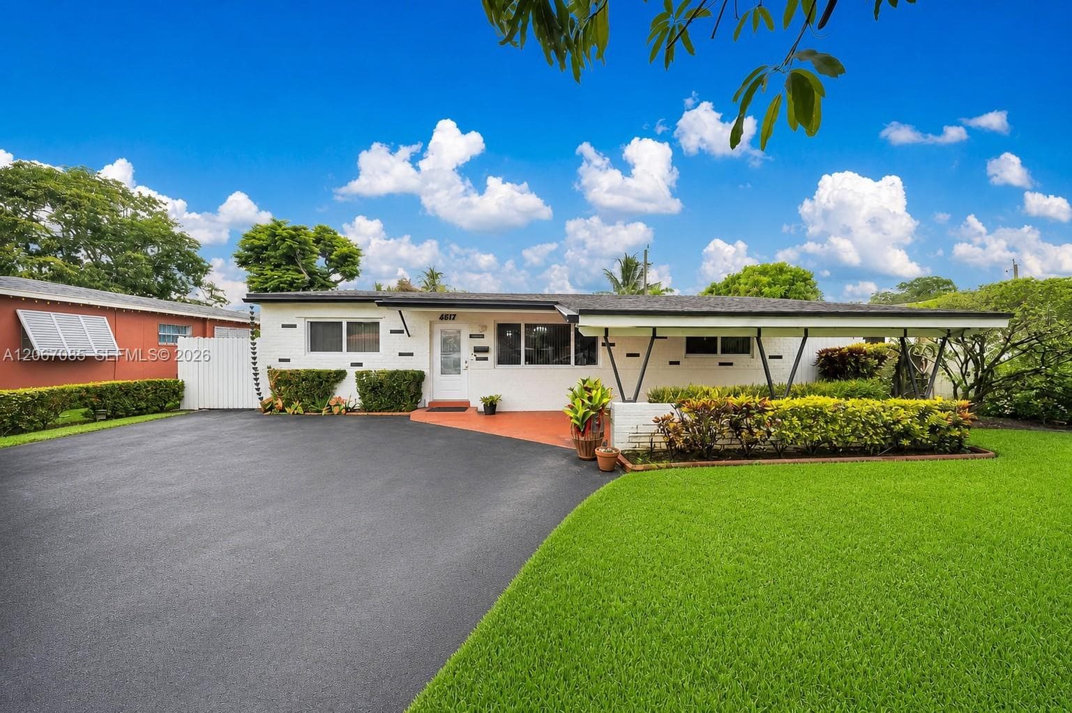 Single-family home at 7561 Meridian St, Miramar, FL