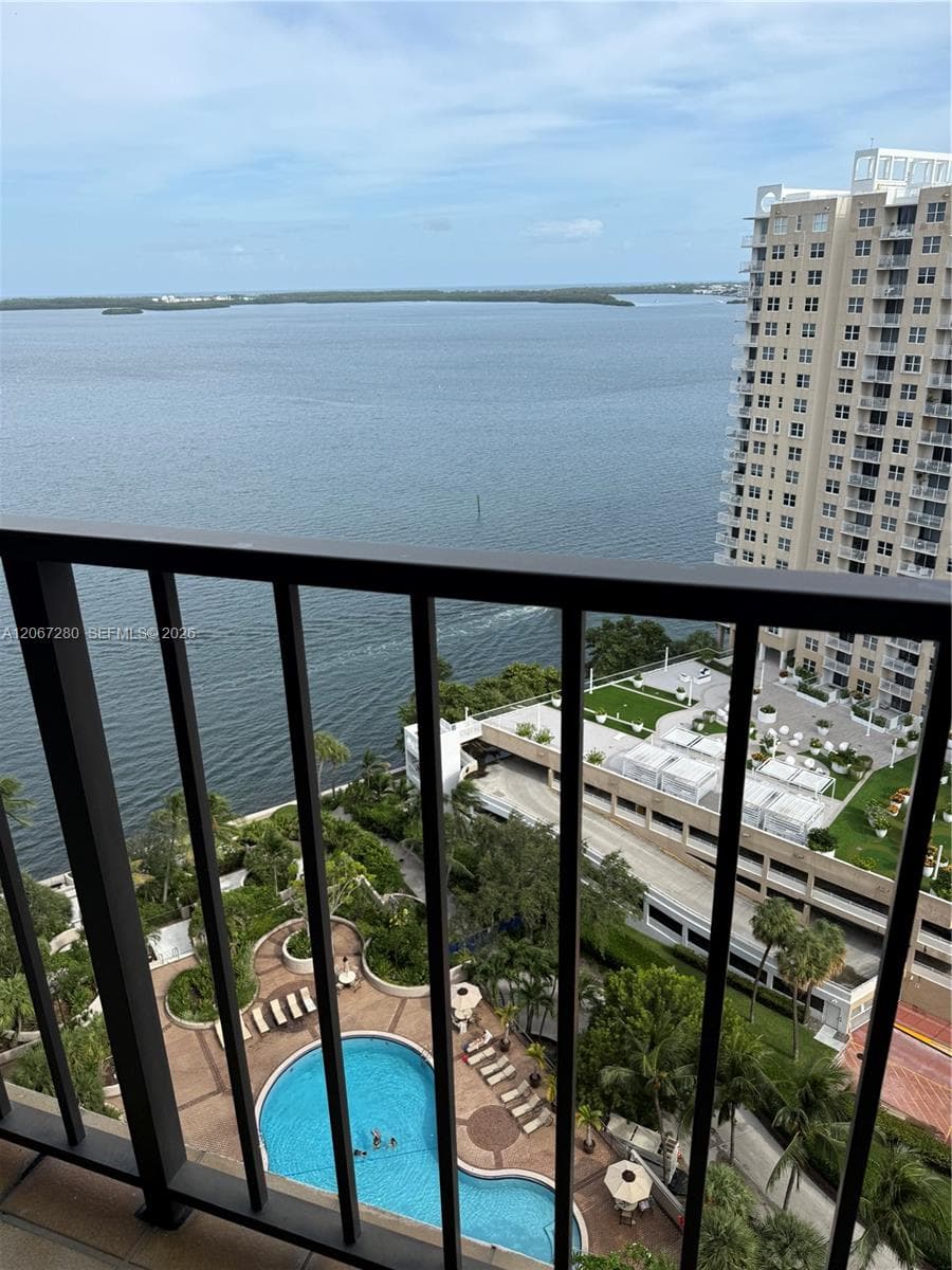 Condo at 520 Brickell Key Dr, Miami — photo 1