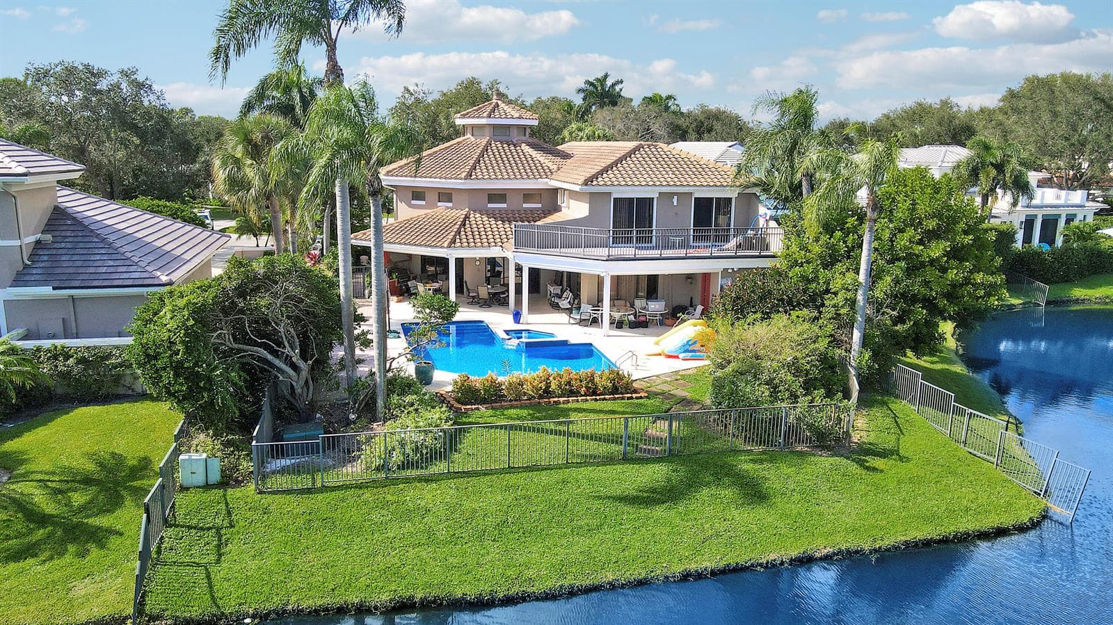 Single-family home at 204 CHINOOK Lane, Jupiter, FL