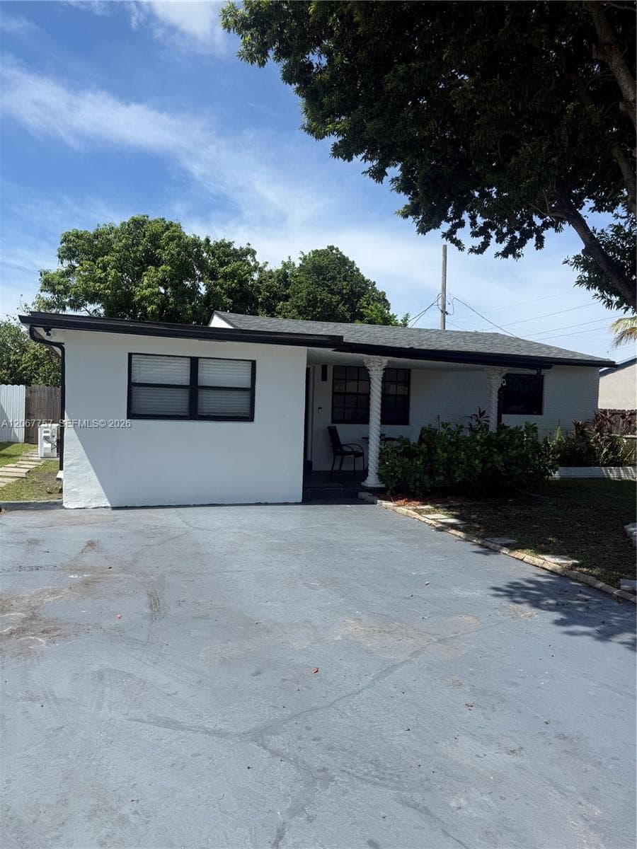 Single-family home at 2411 Wiley St, Hollywood — photo 3