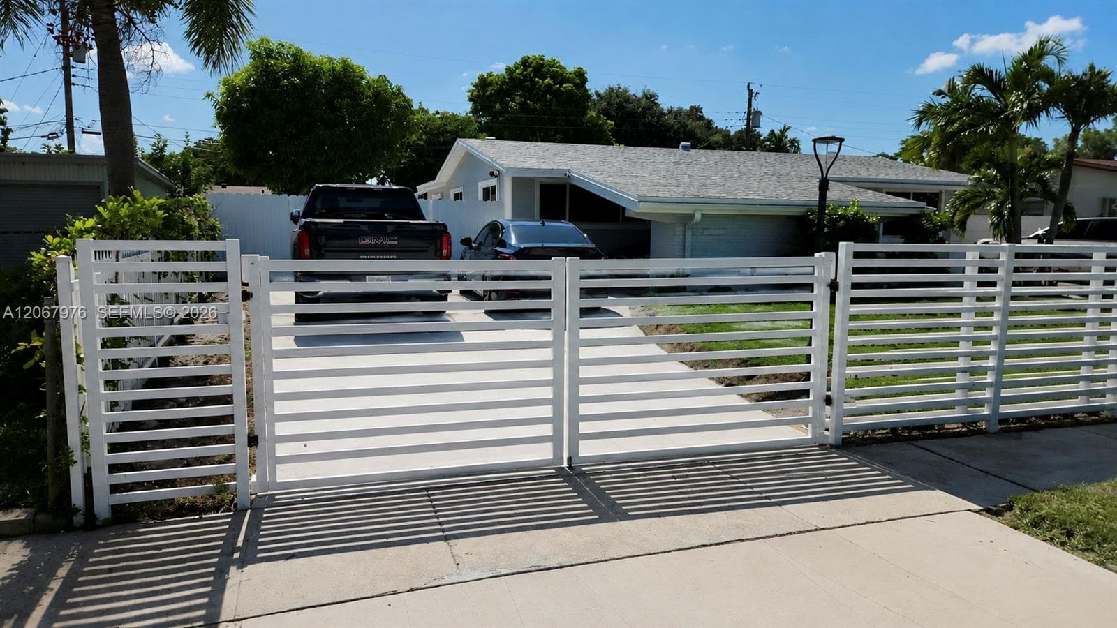 Single-family home at 620 N 65th Ave, Hollywood, FL