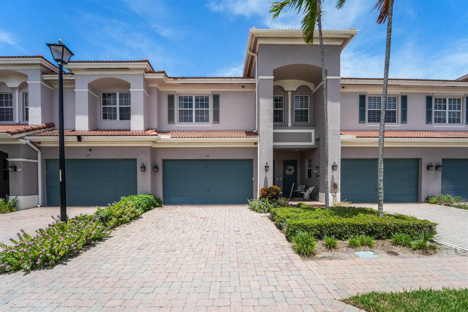 Carriage pointe-6