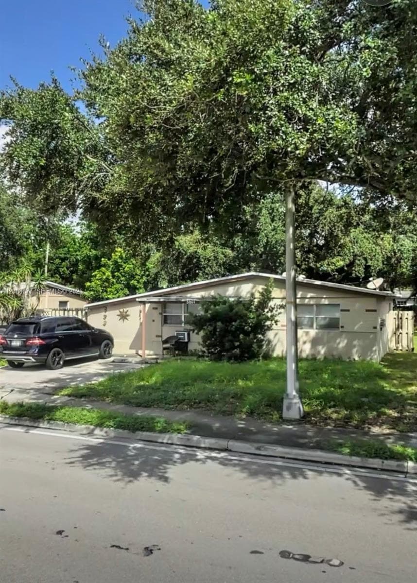 Single-family home at 5801 Sheridan St, Hollywood, FL