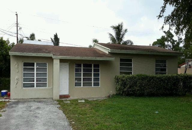 Single-family home at 6441 SW 16th Street, Pompano Beach, FL