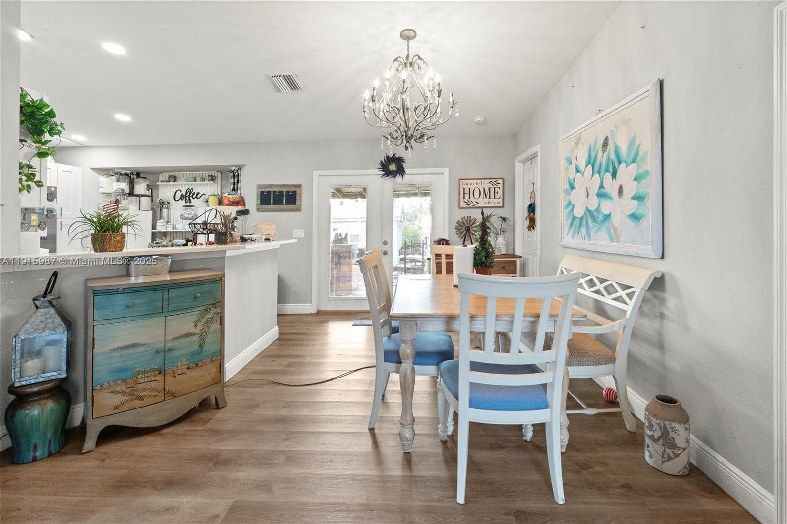 Single-family home at 302 Floyd ave S, Naples, FL