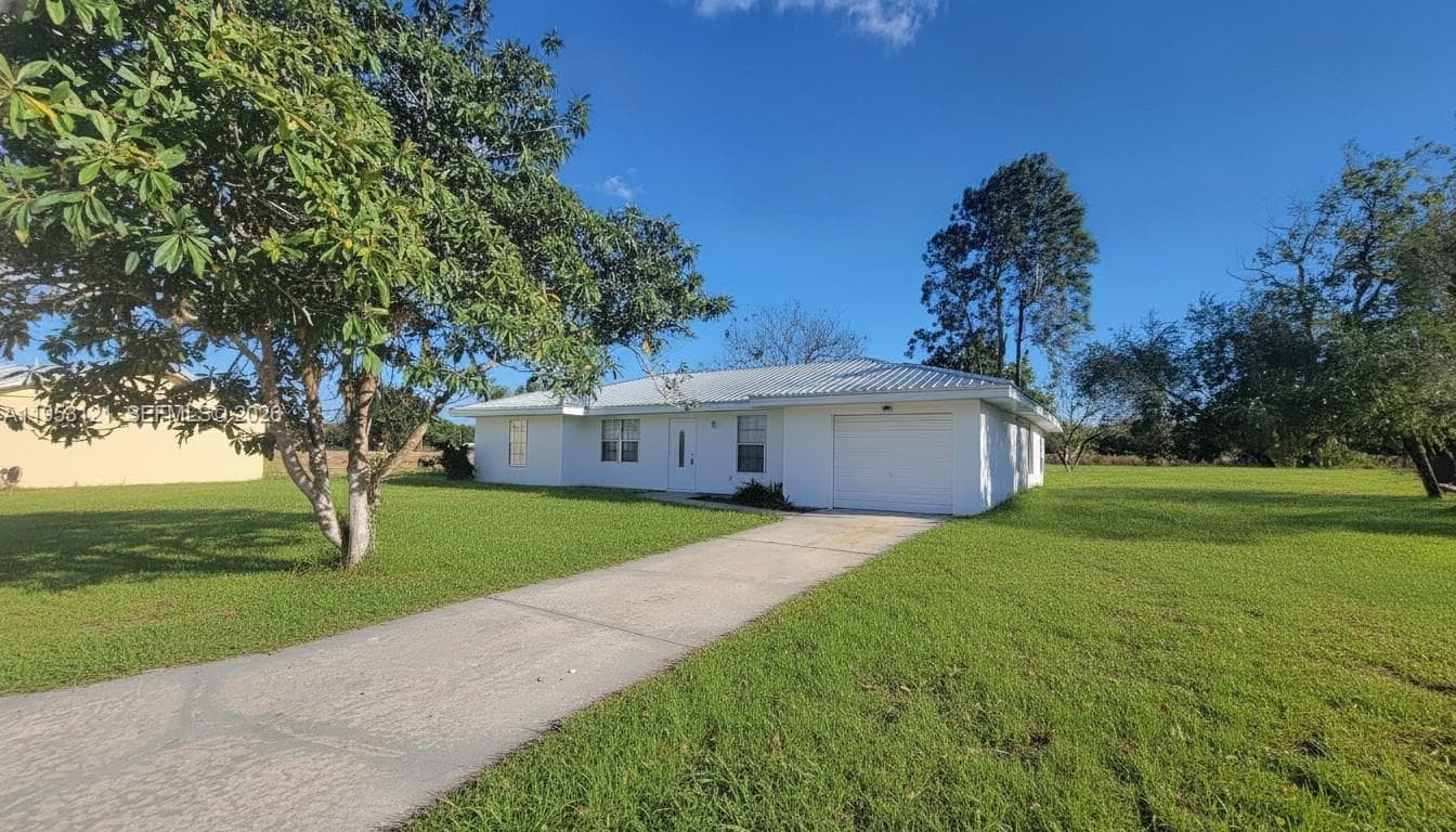 Single-family home at 4008 Rye Ct, La Belle, FL