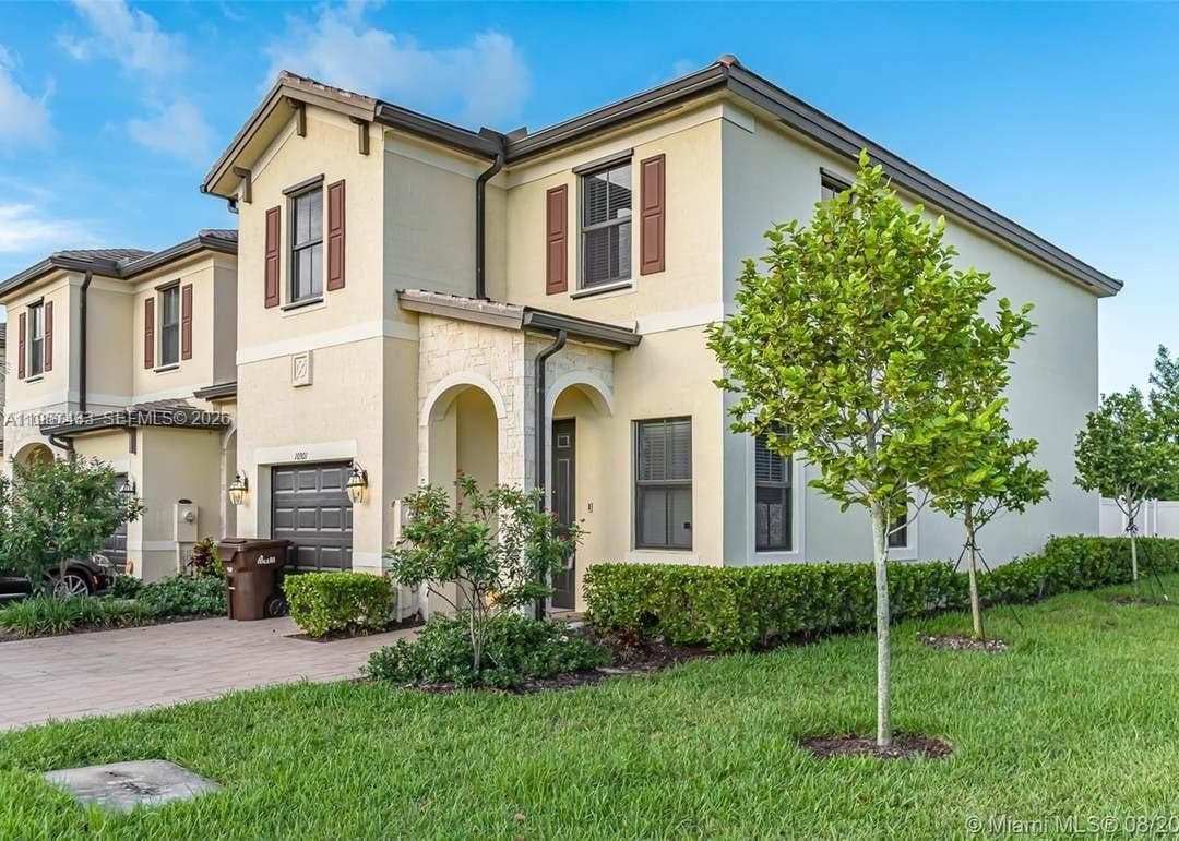 Townhouse at 10301 W 32nd Ln, Hialeah, FL