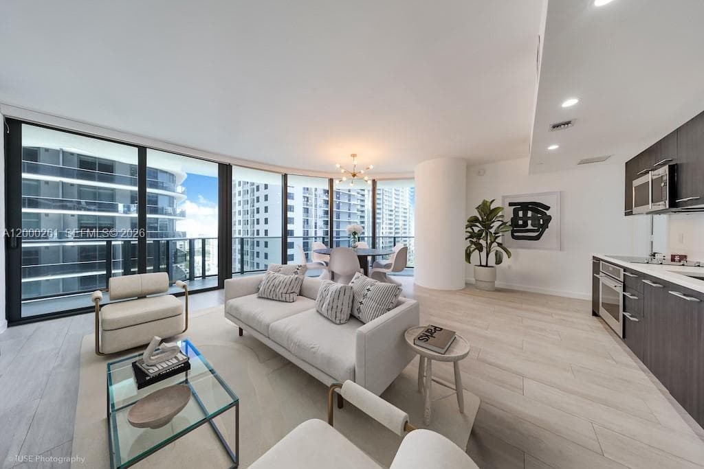 Condo at 45 SW 9th St, Miami, FL