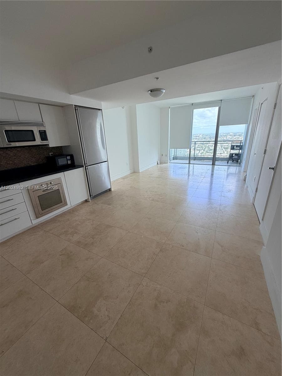 Condo at 92 SW 3rd St, Miami, FL
