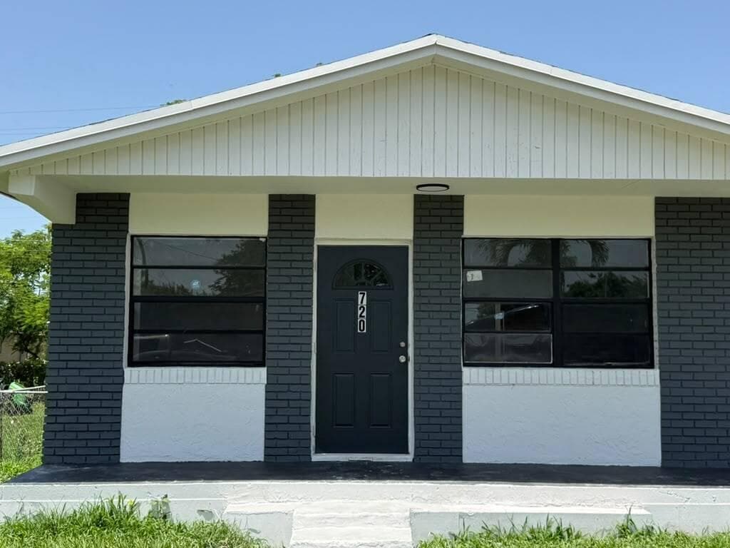 Single-family home at 720 Rickey Jackson Boulevard, Pahokee, FL